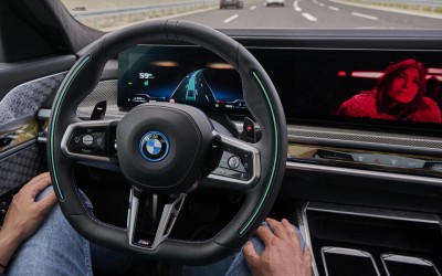 Ποια BMW μπορείς να οδηγείς χωρίς χέρια στο τιμόνι από το 2024; [video]