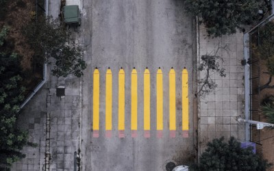 Τι είναι αυτά τα μολύβια στους ελληνικούς δρόμους; [video] 