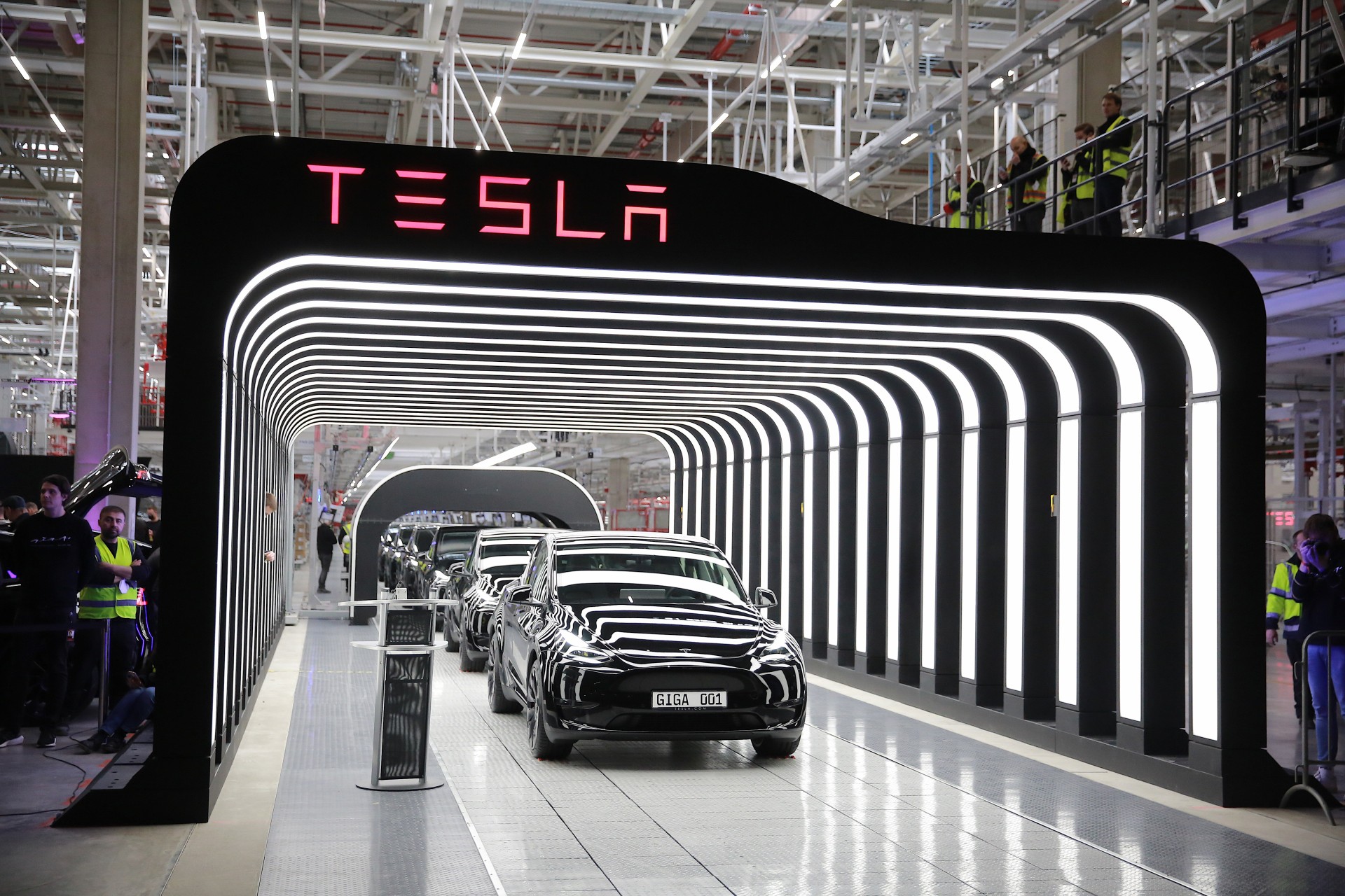 Τι συμβαίνει με τα Tesla; Δεν υπάρχουν ανταλλακτικά για επισκευές;