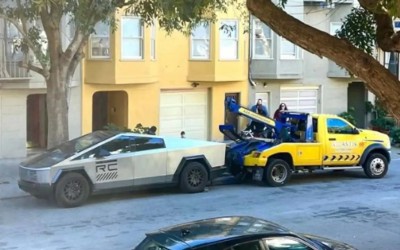 Tesla Cybertruck - Το μάζεψε η αστυνομία, πριν αρχίσουν οι πωλήσεις