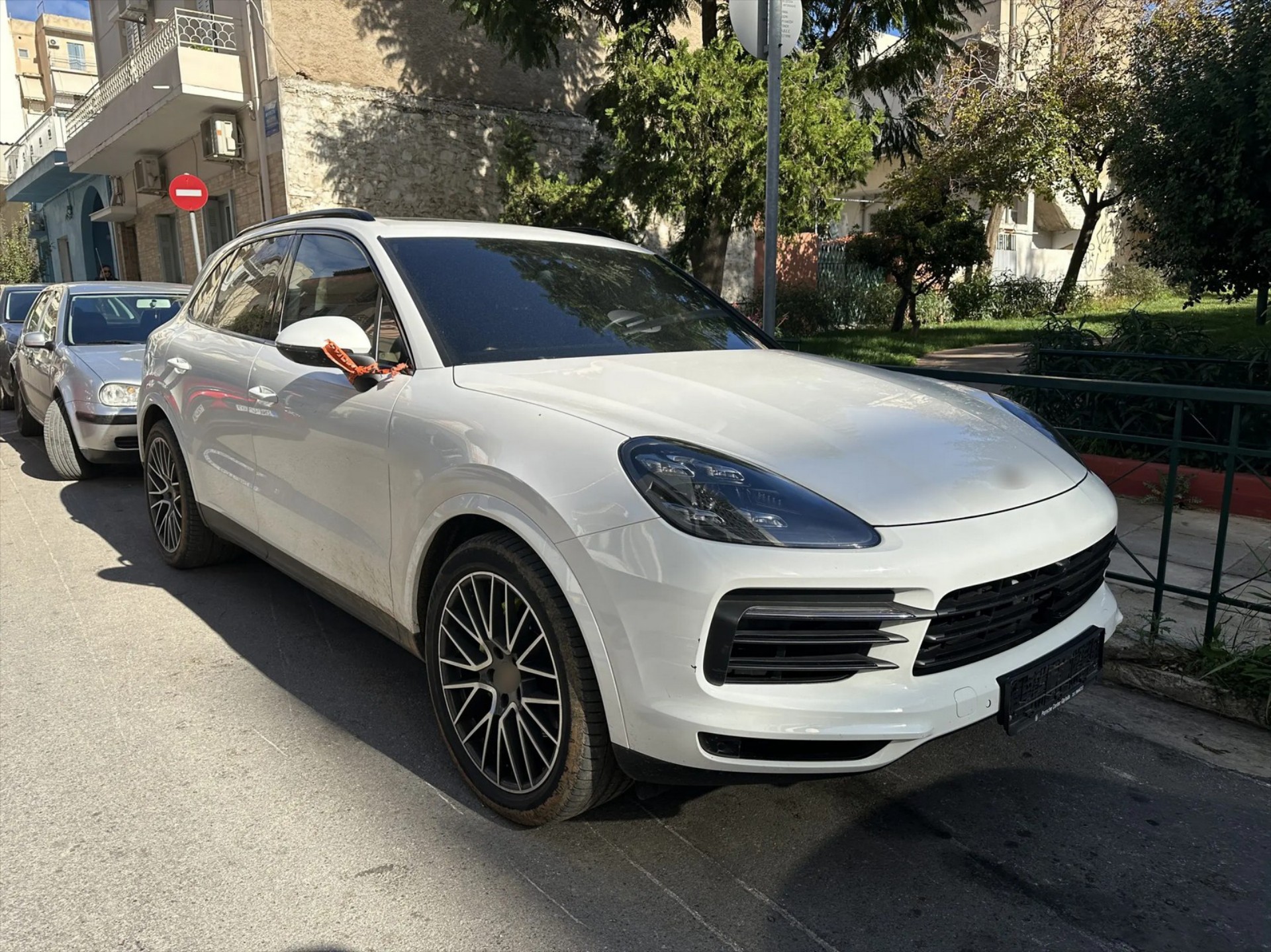Ελλάδα: Η συμμορία των 11 με τα Porsche, BMW, Mercedes και Range Rover