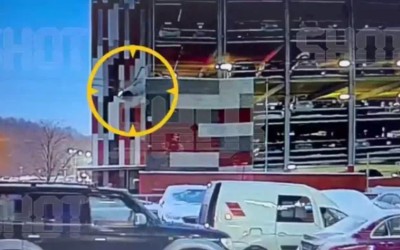 Ρώσος έπεσε από τον 4ο όροφο με το SUV [video] 