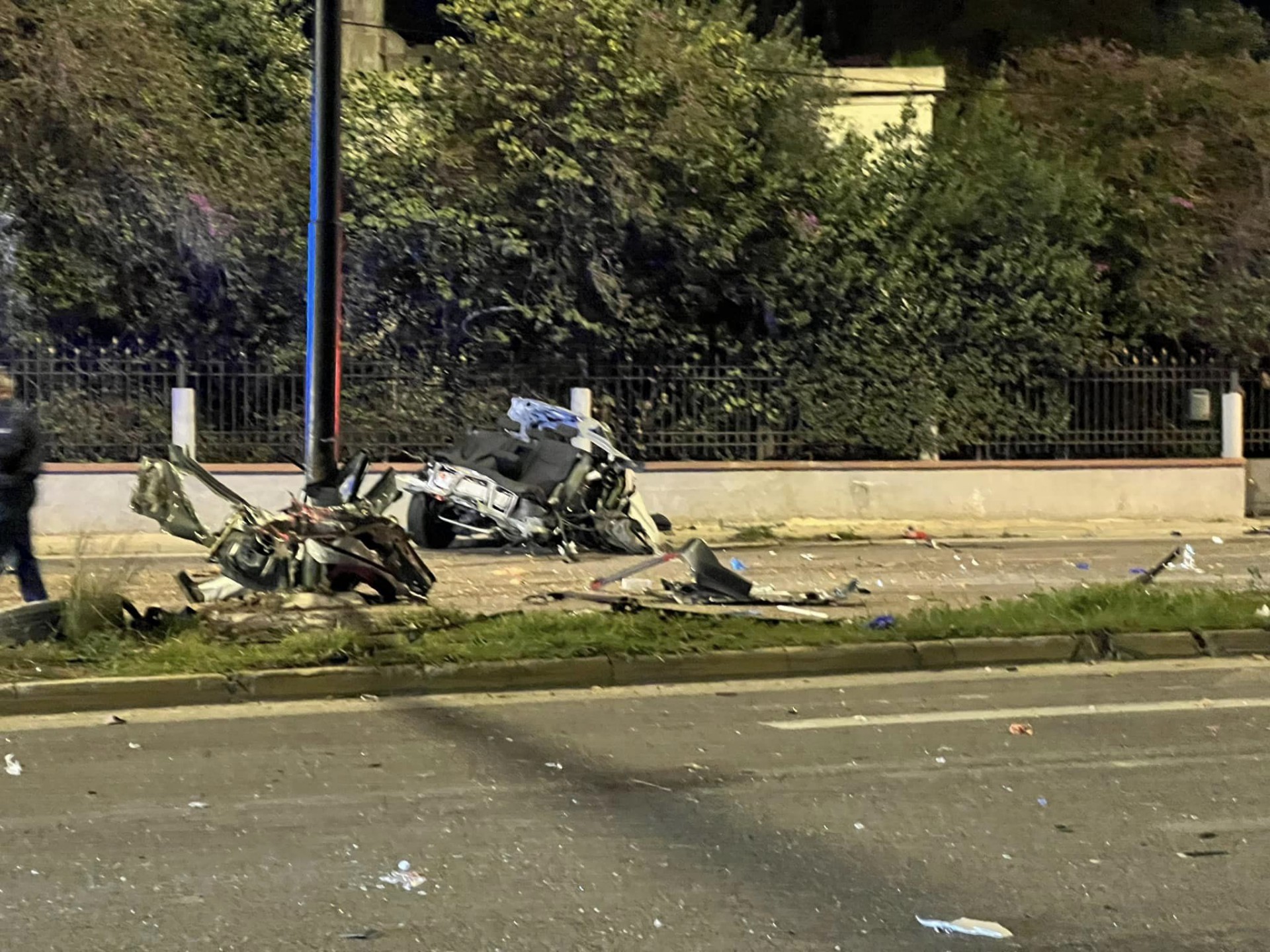 Βούλα: Κόπηκε στη μέση το SUV - Nεκροί δύο 19χρονοι [εικόνες-video]