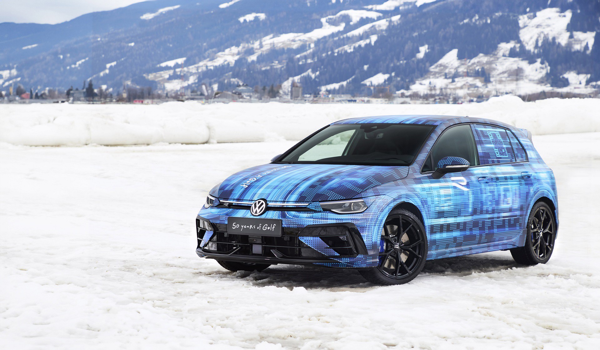 Πρώτες εικόνες του νέου Volkswagen Golf R των 300+ ίππων