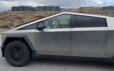 Το νέο επικίνδυνο trend που κάνει θραύση - Βάζουν γυαλιά VR και οδηγούν [video]