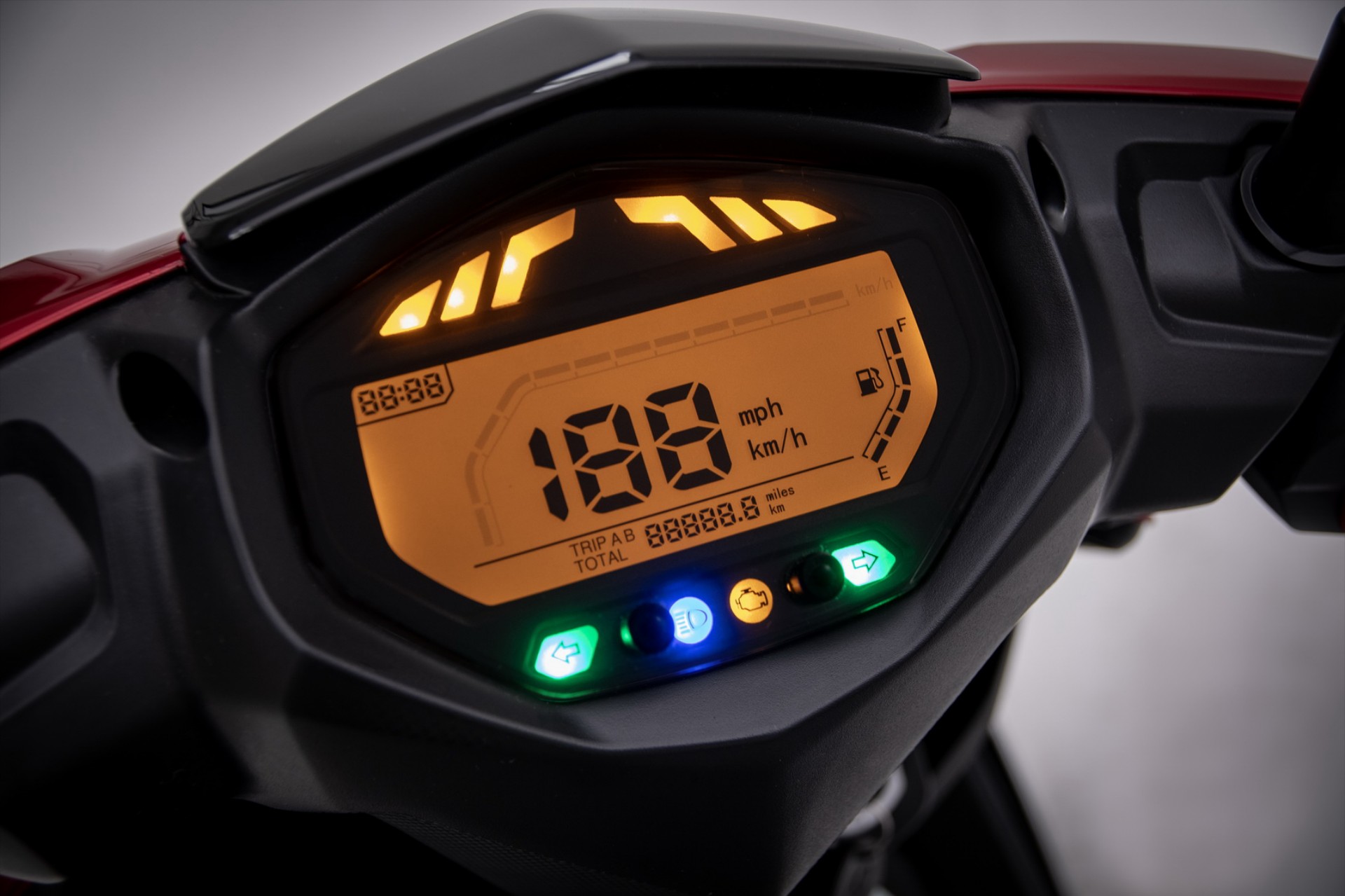 Το scooter που οδηγείς με δίπλωμα αυτοκινήτου και έχει τιμή 1.895 ευρώ