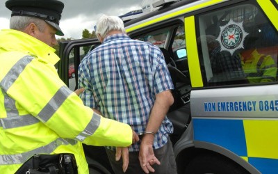 Μεθυσμένος οδηγός κάλεσε την αστυνομία να τον συλλάβει! 