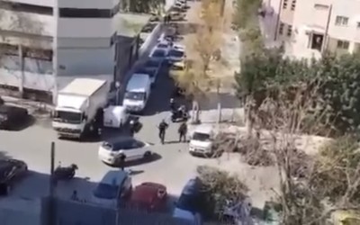 Οδηγός εμβόλισε μηχανή της ΔΙ.ΑΣ – Έπεσαν πυροβολισμοί [video] 