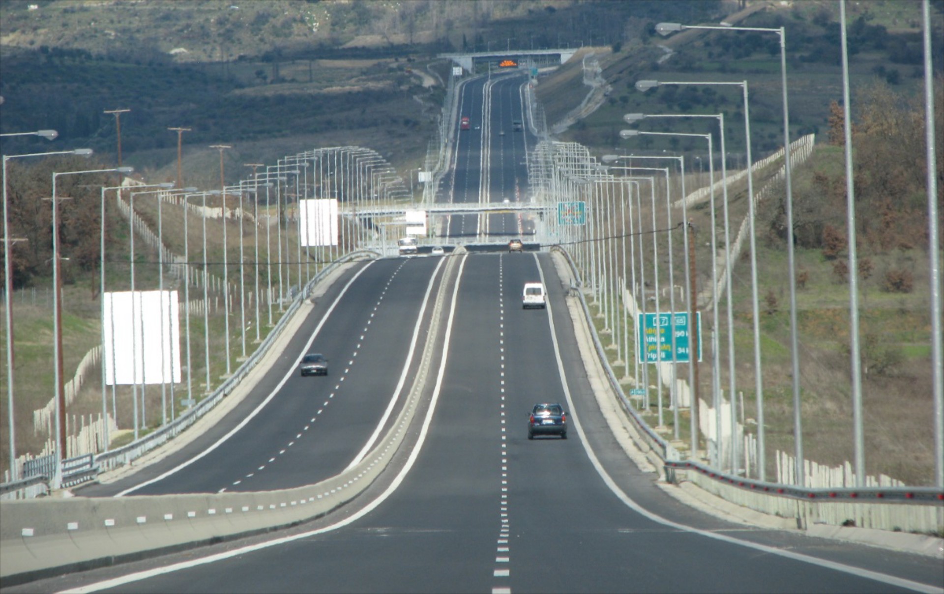 Ελλάδα: Ο αυτοκινητόδρομος με τα 17 φωτοβολταϊκά πάρκα – Πού βρίσκεται