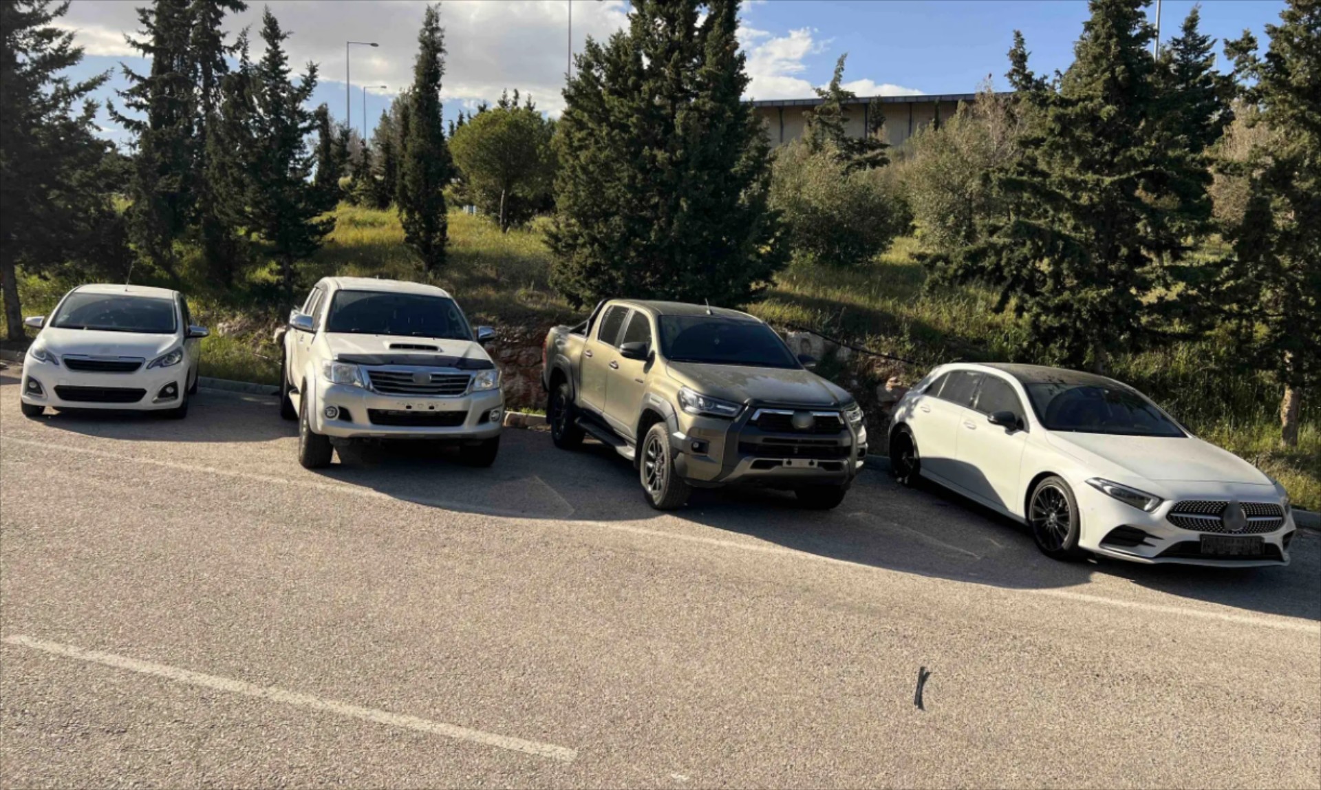 Αττική: Σπείρα έκλεβε Toyota, Mercedes και Peugeot – Τα διέλυε και έβγαζε τον αριθμό πλαισίου 