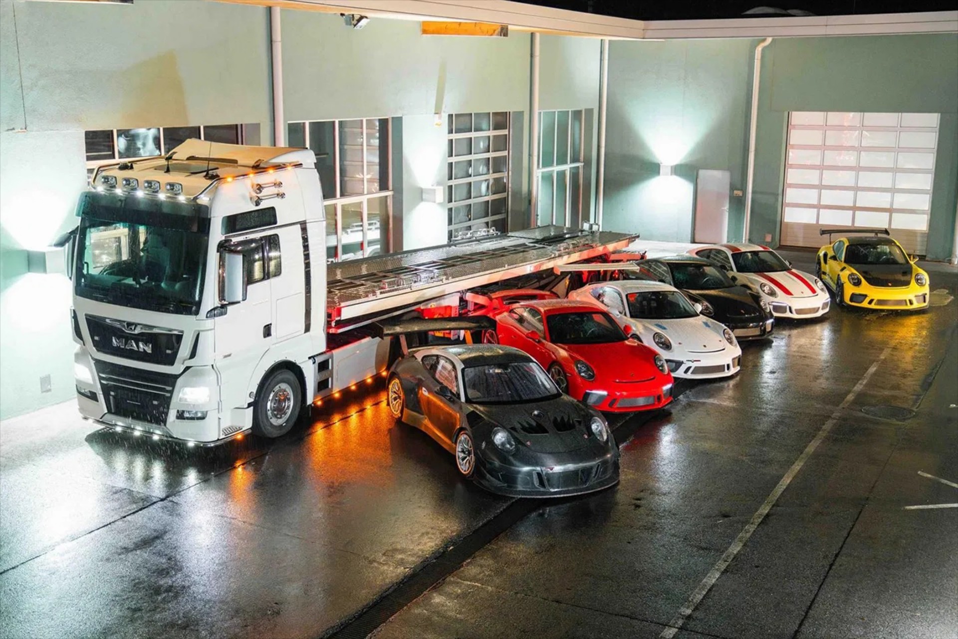 Αυστριακός πουλάει 6 ειδικές Porsche κι ένα φορτηγό - Ο ιδιαίτερος όρος του!
