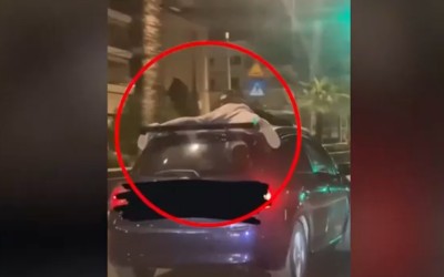 Λ. Ποσειδώνος: Παιδιά πηδάνε πάνω σε αυτοκίνητα εν κινήσει [video]