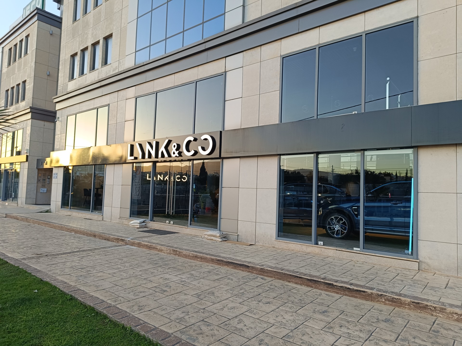 Δείτε την πρώτη αντιπροσωπεία της Lynk & Co στην Ελλάδα - Σε ποια περιοχή βρίσκεται;