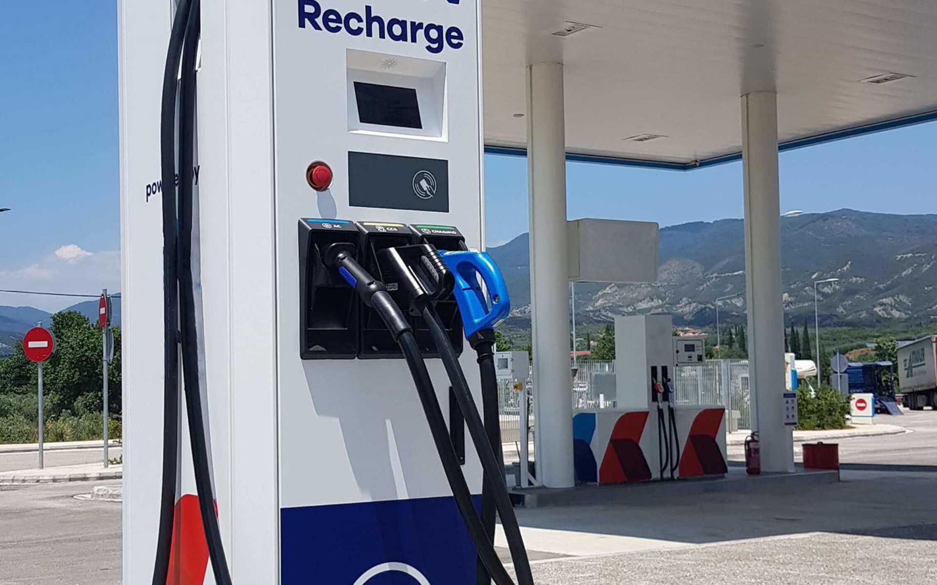 Πόσοι φορτιστές υπάρχουν στην Ελλάδα; Είναι περισσότεροι από τα βενζινάδικα;