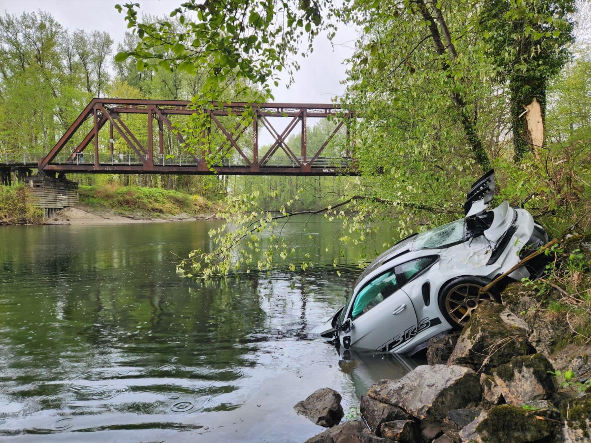 Αγόρασε την καλύτερη Porsche και τη διέλυσε σε 24 ώρες! [δείτε εικόνες]