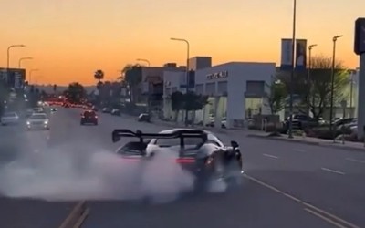 Οδηγός McLaren Senna γίνεται δημοσίως ρεζίλι -Τράκαρε σε αντιπροσωπεία της Lexus [video] 