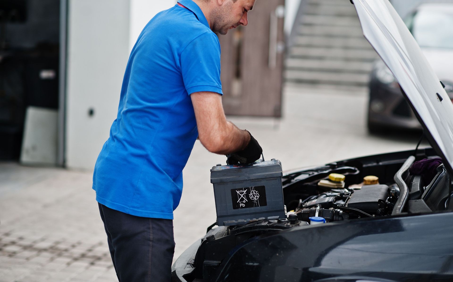 Μπαταρία αυτοκινήτου: Όταν την αλλάζεις πρέπει να έχεις ίσιο τιμόνι - Γιατί;