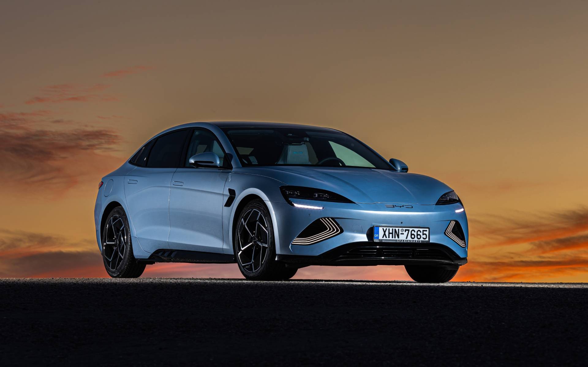 Κινεζική μάρκα κάνει δώρο σε 100 Έλληνες ένα συλλεκτικό κόσμημα - Δείτε με ποιο αυτοκίνητο