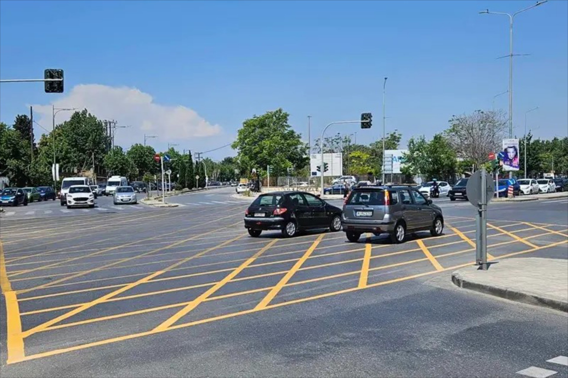 Τι είναι το Yellow Box; Γιατί μπήκε σε 7 κόμβους της Θεσσαλονίκης – Τι πρέπει να ξέρουν οι οδηγοί