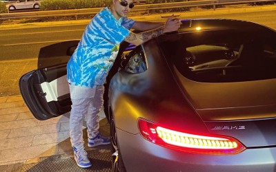 FY: Ο «πρίγκιπας» της trap κυκλοφορεί με supercar!