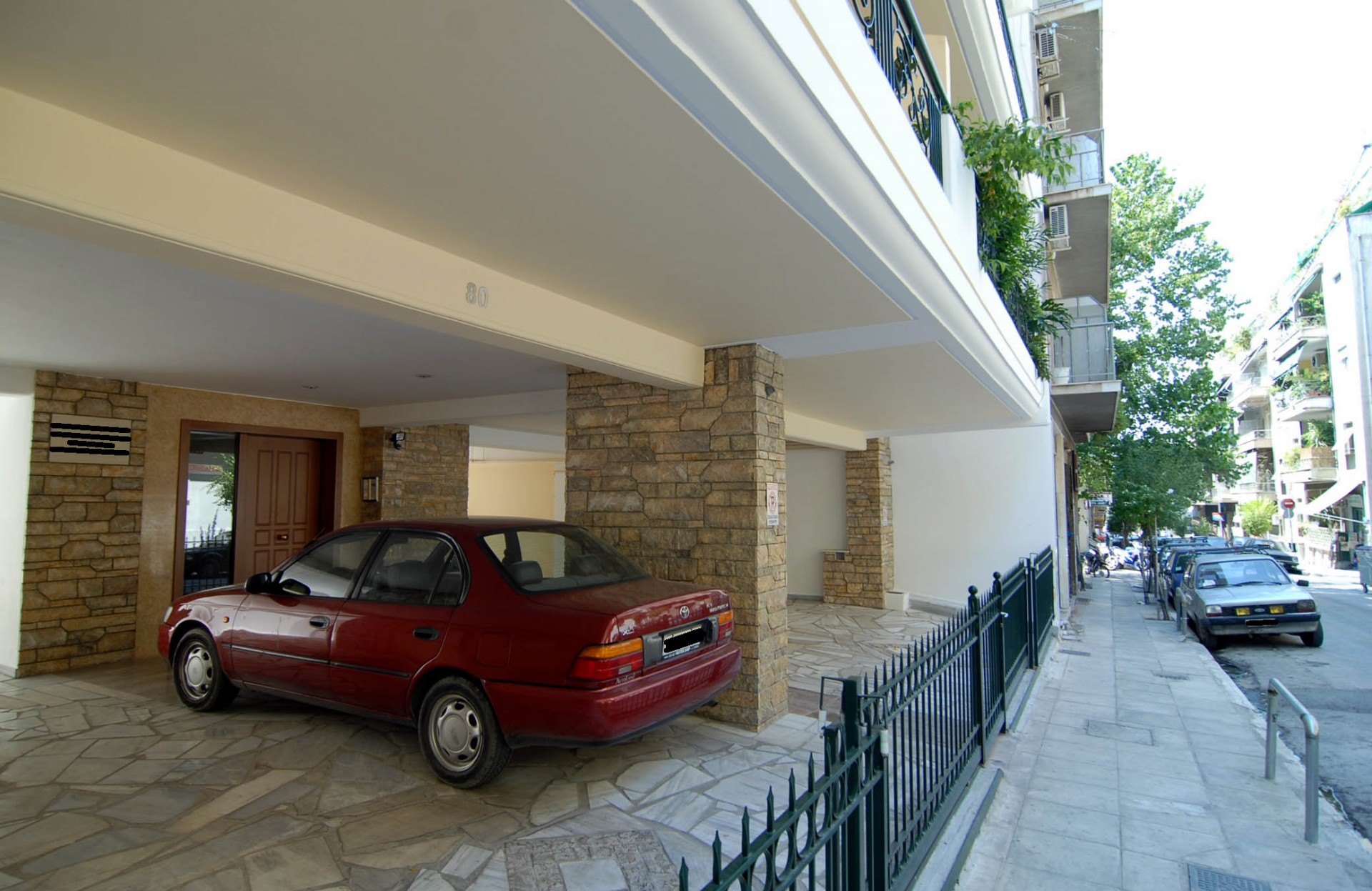 Πόσα σπίτια έχουν δικό τους parking στην Ελλάδα;