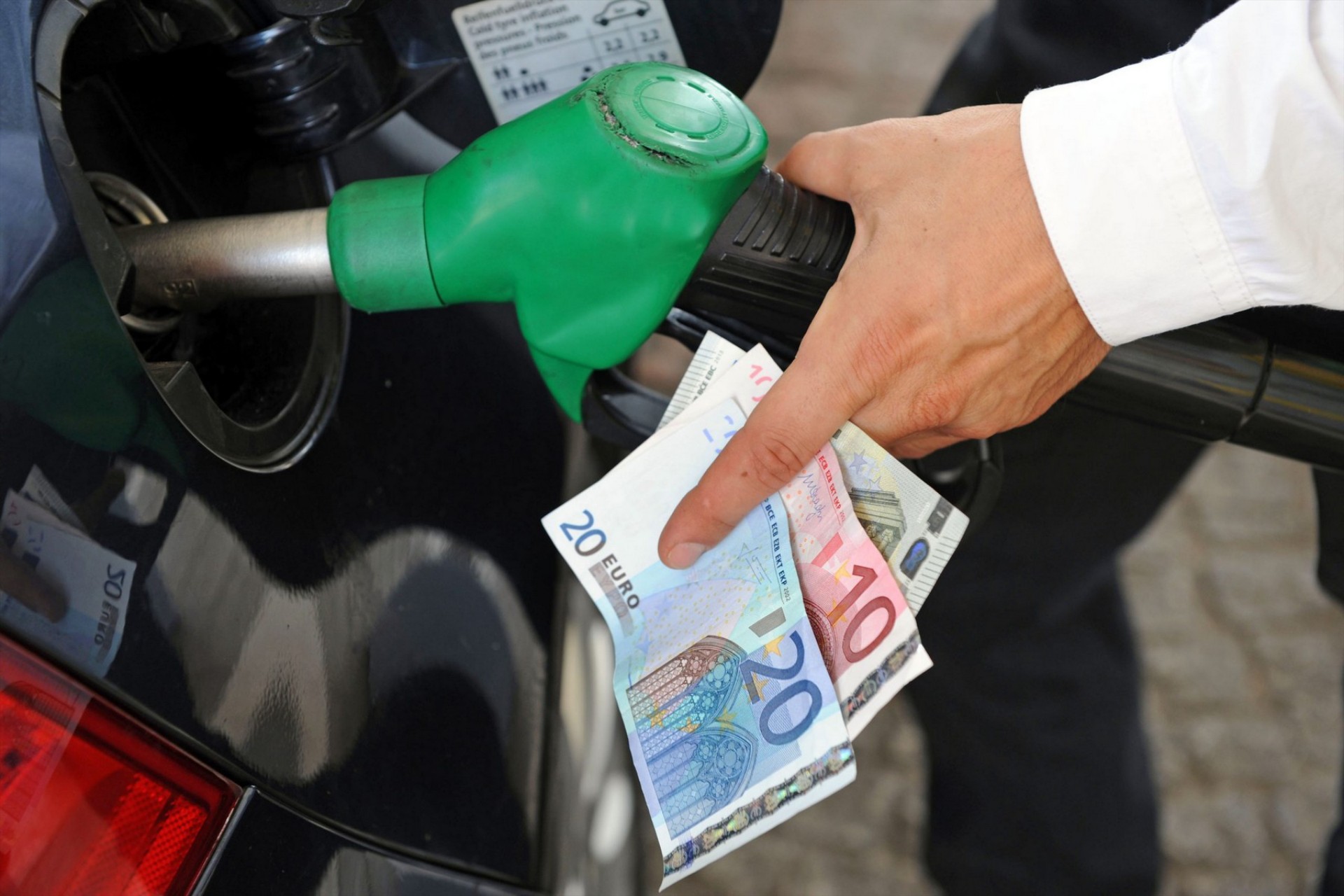 Πάτρα: Πώς 2 γυναίκες τσέπωσαν 300.000 ευρώ από μεγάλο βενζινάδικο