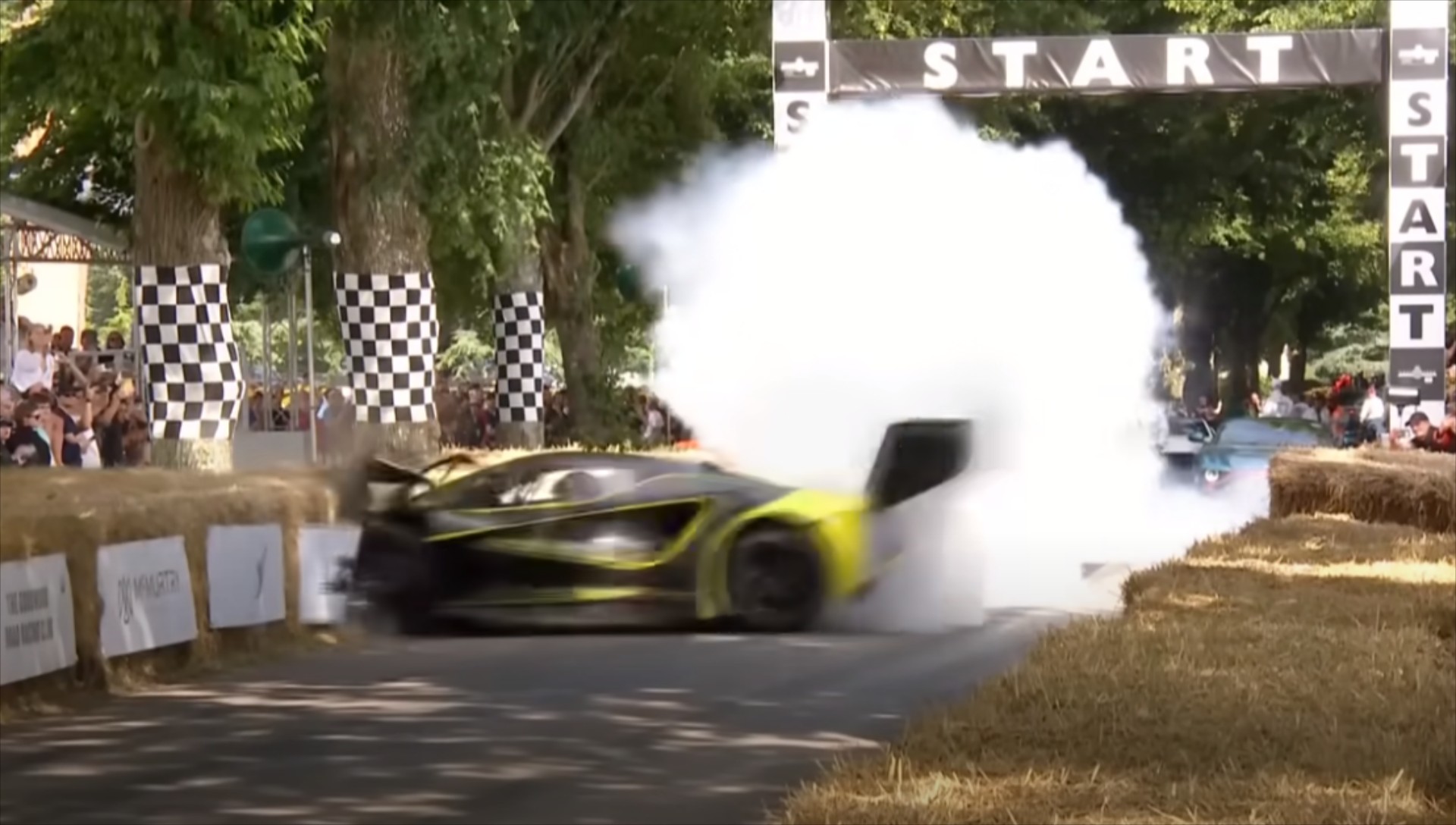 Έριξε στα άχυρα αυτοκίνητο αξίας 2.300.000 ευρώ [video]