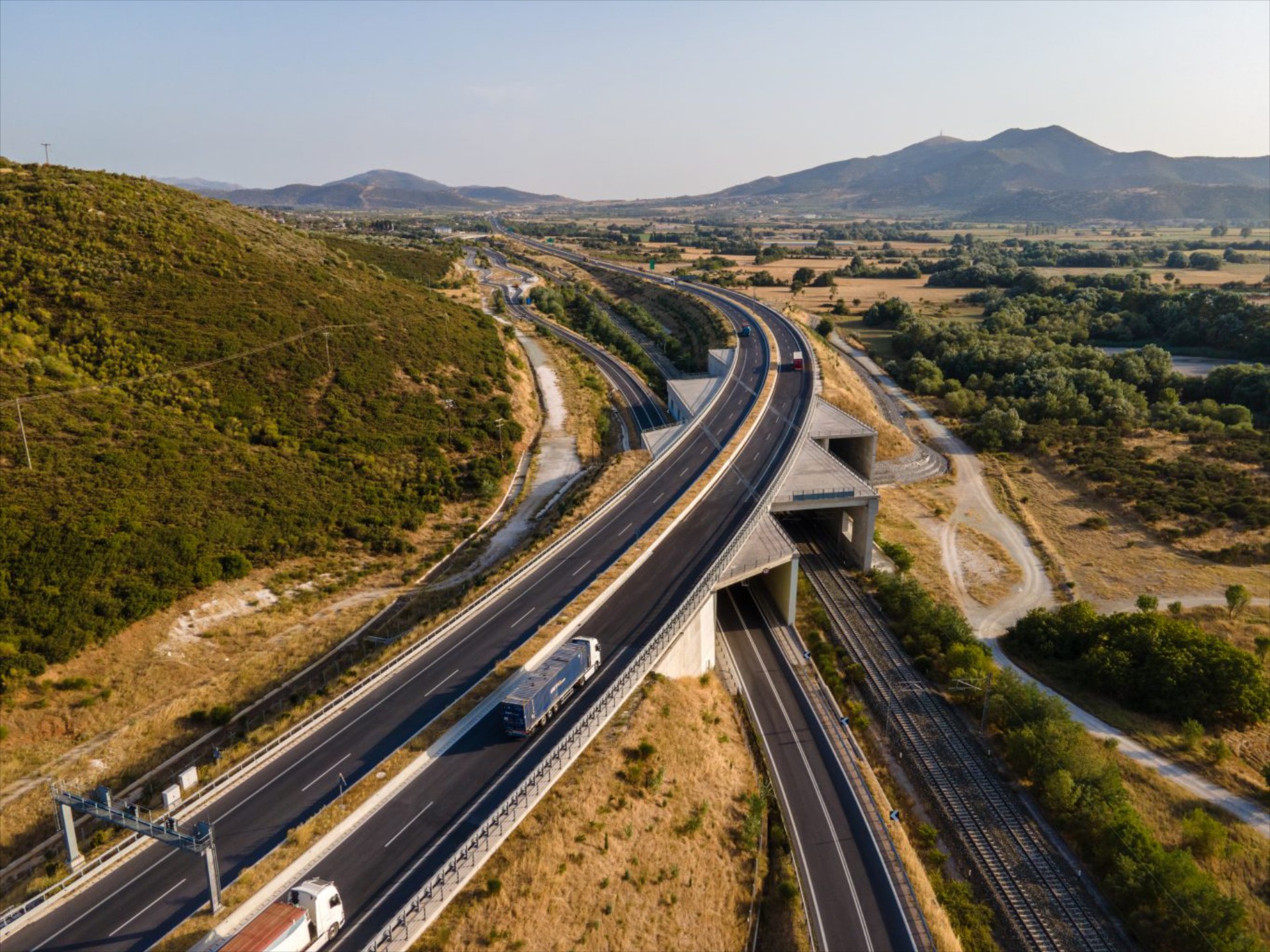 Αθήνα – Θεσσαλονίκη με ηλεκτρικό, χωρίς φόρτιση – Γίνεται;