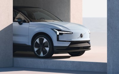 Τα γυρίζει η Volvo - Συνεχίζουν οι κινητήρες βενζίνης 