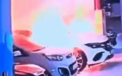 Ηλεκτρικό πήρε φωτιά μέσα σε πάρκινγκ – Κατέστρεψε 70 αυτοκίνητα [video]

