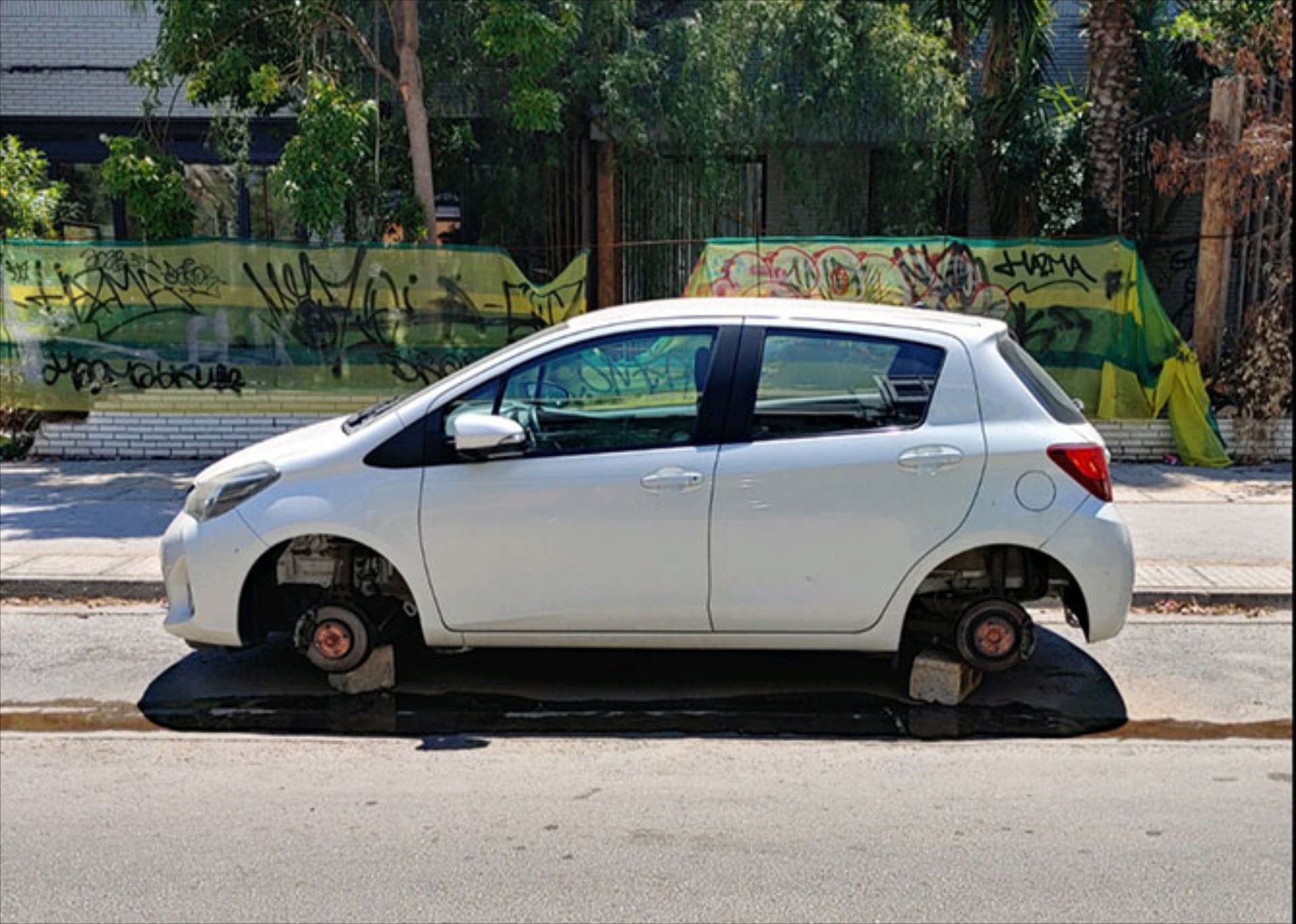Γλυφάδα: Σπείρα κλέβει ζαντολάστιχα από αυτοκίνητα – Τρίτο θύμα σε λίγες μέρες