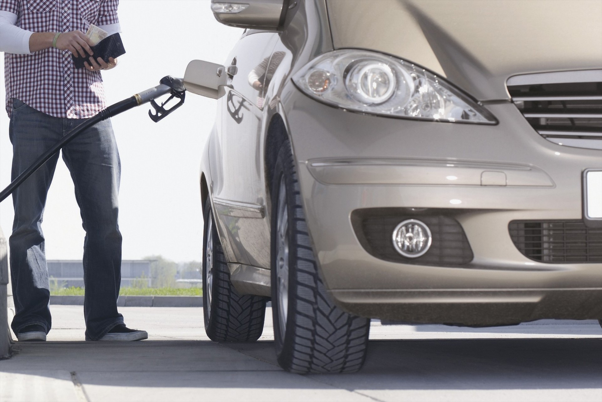 Πρατήριο έβαλε 63 λτ. βενζίνης σε Mercedes με ντεπόζιτο 54 λτ. – Βγήκε λάδι ο βενζινάς! 