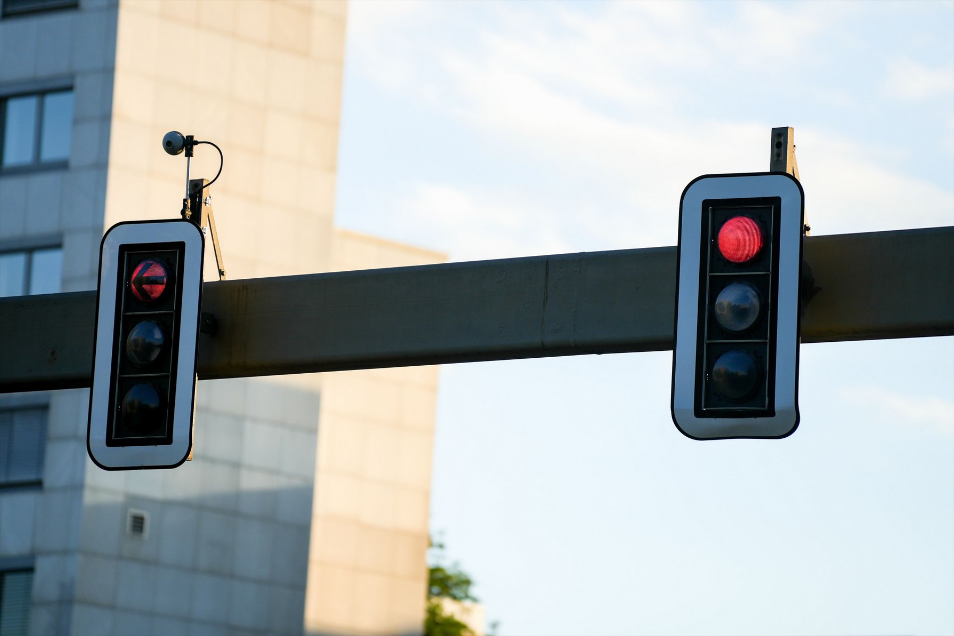 Επίσημο: Σε αυτά τα φανάρια της Αττικής θα μπουν οι 388 νέες κάμερες – Θα γράφουν με video τους οδηγούς