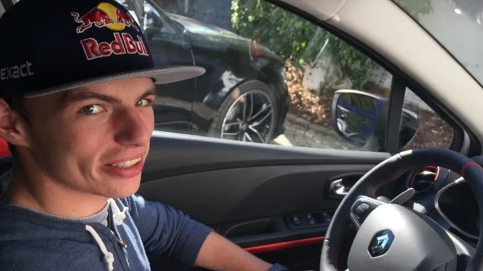 Τα 8 αυτοκίνητα που οδηγεί ο Max Verstappen - Η αγάπη σε μία εταιρεία και το Renault των 400.000 $