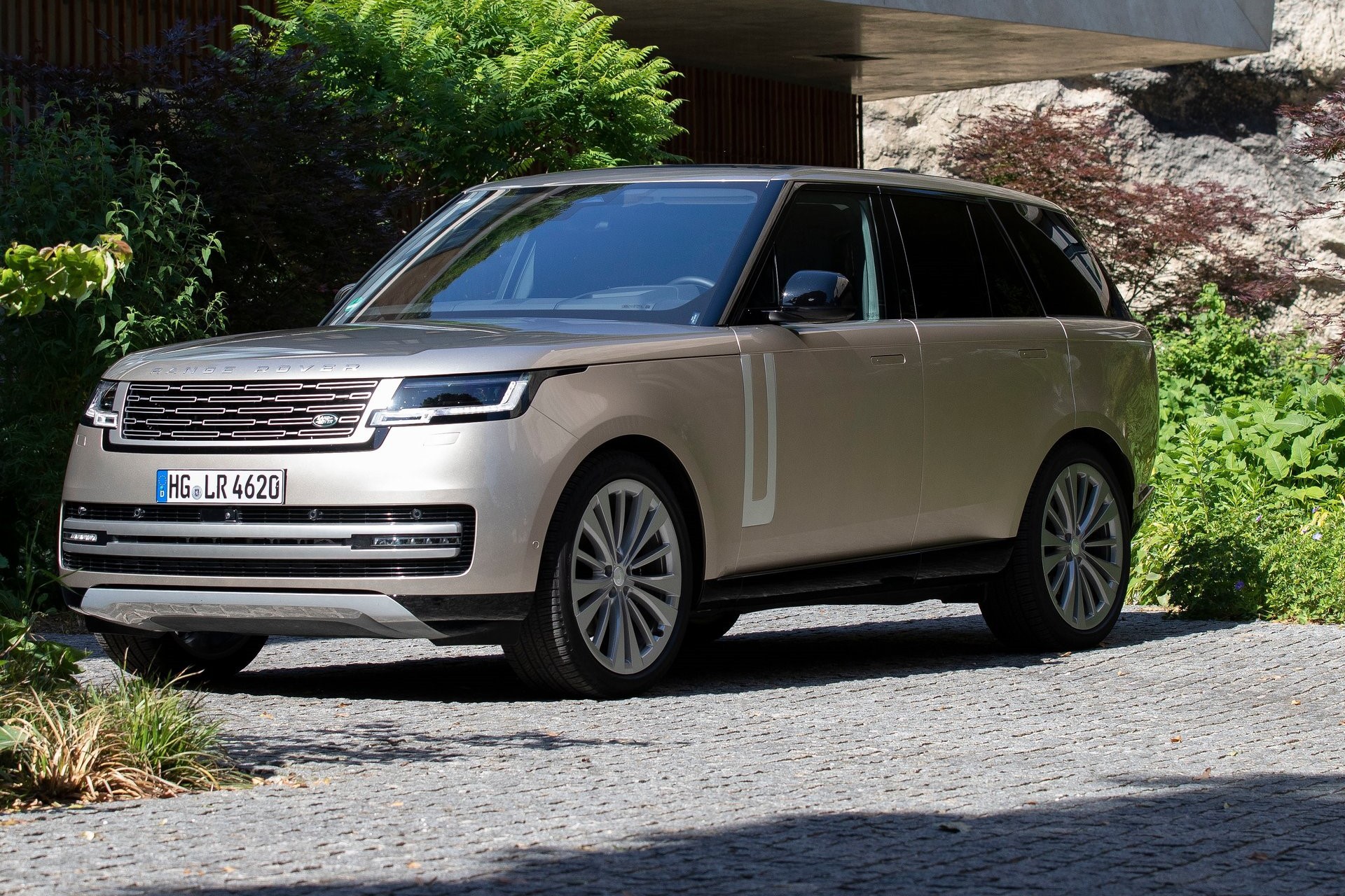 Το Range Rover των 350.000 ευρώ στην Ελλάδα - Ακριβότερο από Porsche Cayenne Turbo!