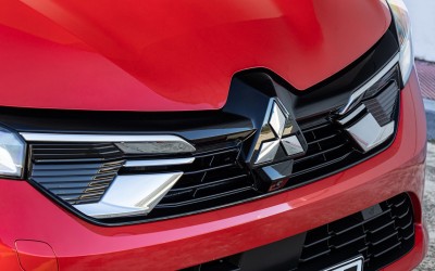 Φθηνότερο κατά 2.000 ευρώ το υβριδικό Mitsubishi που καίει 4,2 lt/100 km