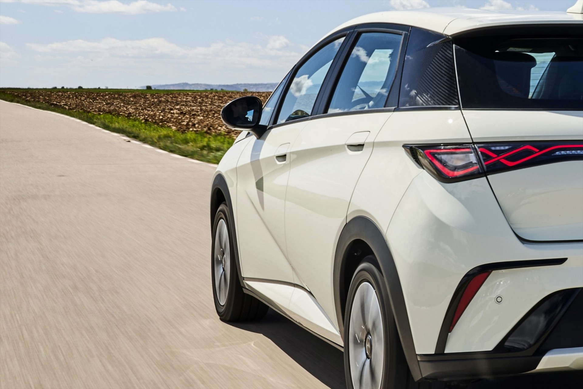 Ρεκόρ πωλήσεων για τα ηλεκτρικά αυτοκίνητα στην Ελλάδα – Εντυπωσιακά νούμερα