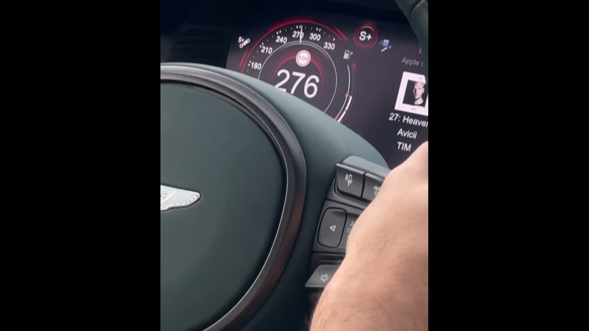 Ο Τσιτσιπάς οδηγεί με 276 km/h – Με ποιο αυτοκίνητο και σε ποιον δρόμο (video)