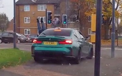 Οδηγός BMW χτυπά άνθρωπο και τον τινάζει στον αέρα - Πάνω στο πεζοδρόμιο [video] 