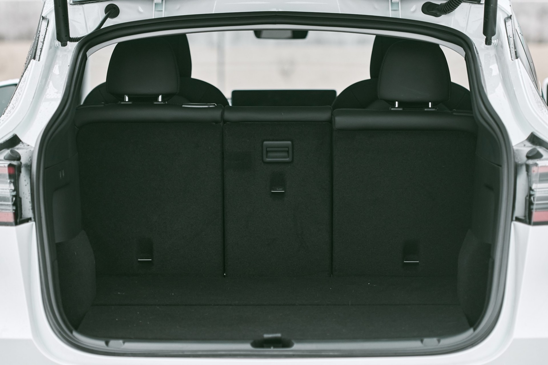 To SUV με χώρο αποσκευών 971 λίτρα – Βρείτε κάτι που να μην χωράει