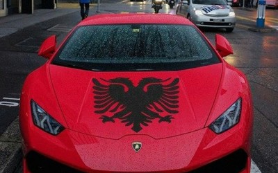 Ελλάδα ή Αλβανία; Πού πωλούνται περισσότερα αυτοκίνητα; Τι γίνεται στα ηλεκτρικά;