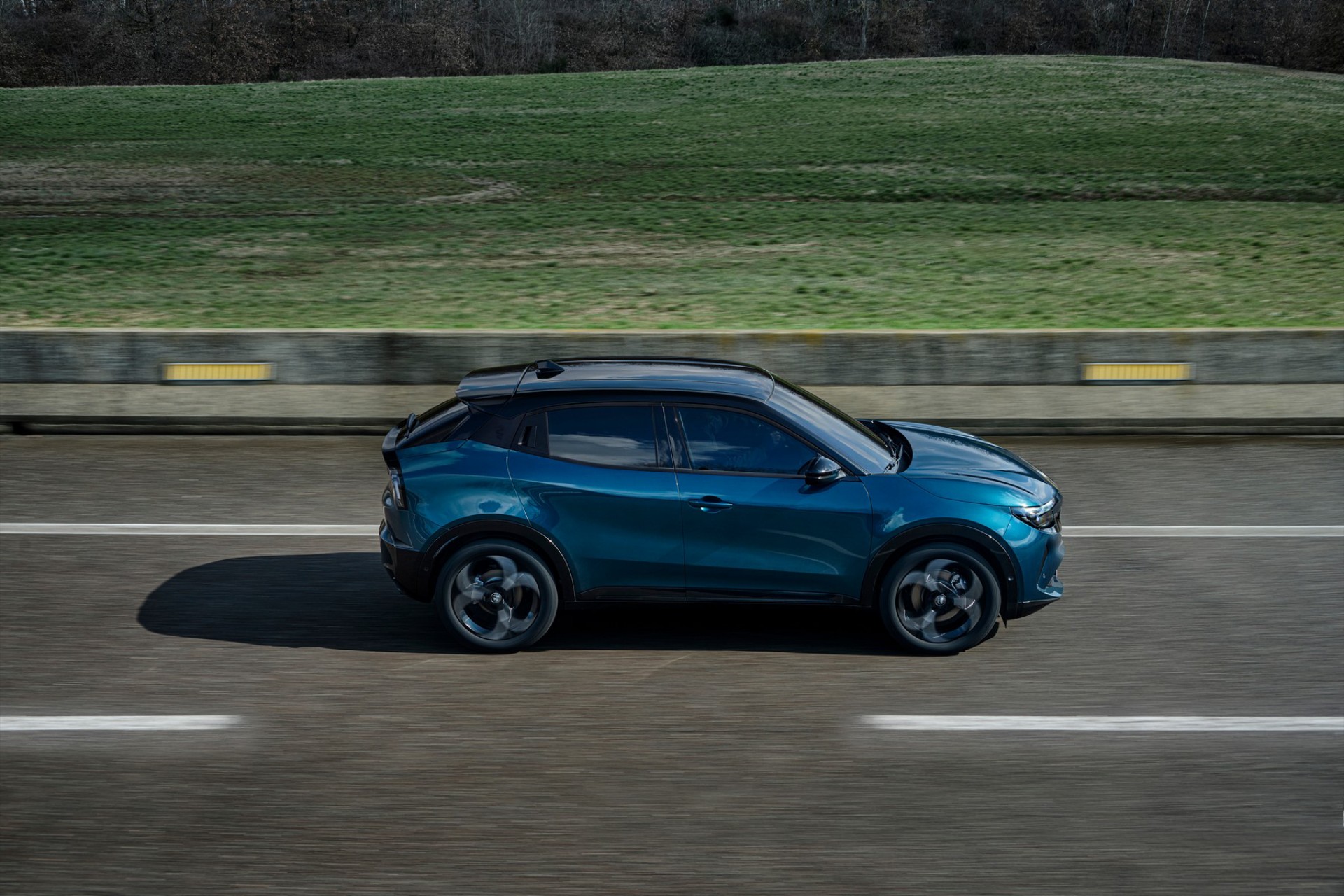 To Ομορφότερο υβριδικό B-SUV: Έχει αυτόματο κιβώτιο και 4 χρόνια εγγύηση