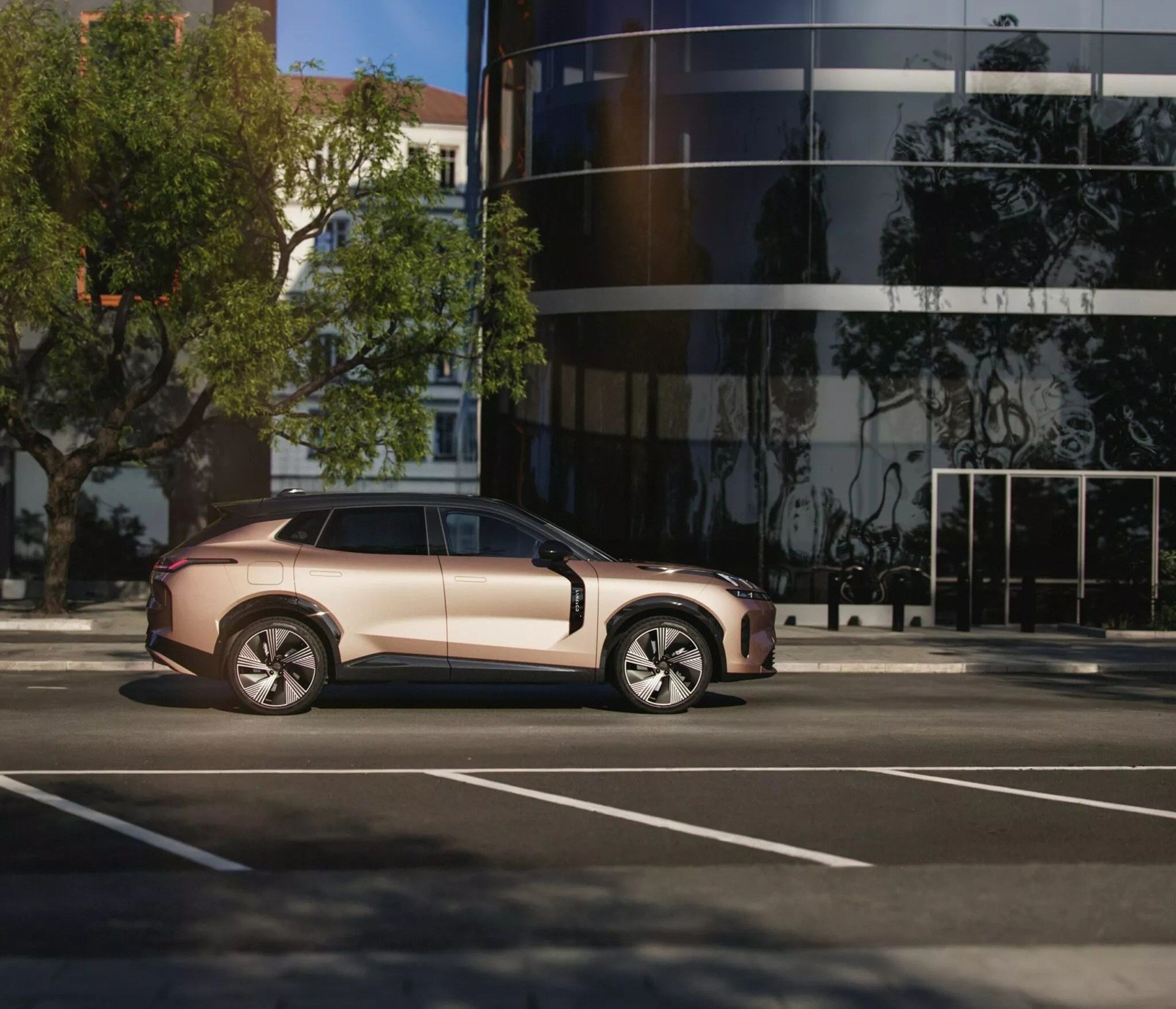 Η Lynk & Co φέρνει το απόλυτο SUV PHEV - Με αυτονομία άνω των 1.100 km