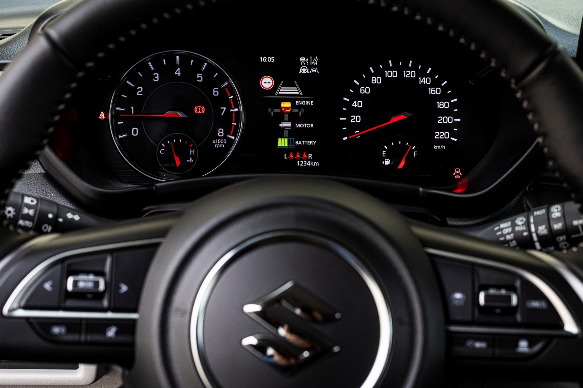 Το υβριδικό Suzuki με τιμή 16.990 ευρώ, υπερπλήρη εξοπλισμό, πολυετή εγγύηση και κορυφαίο δείκτη τιμής αξίας.