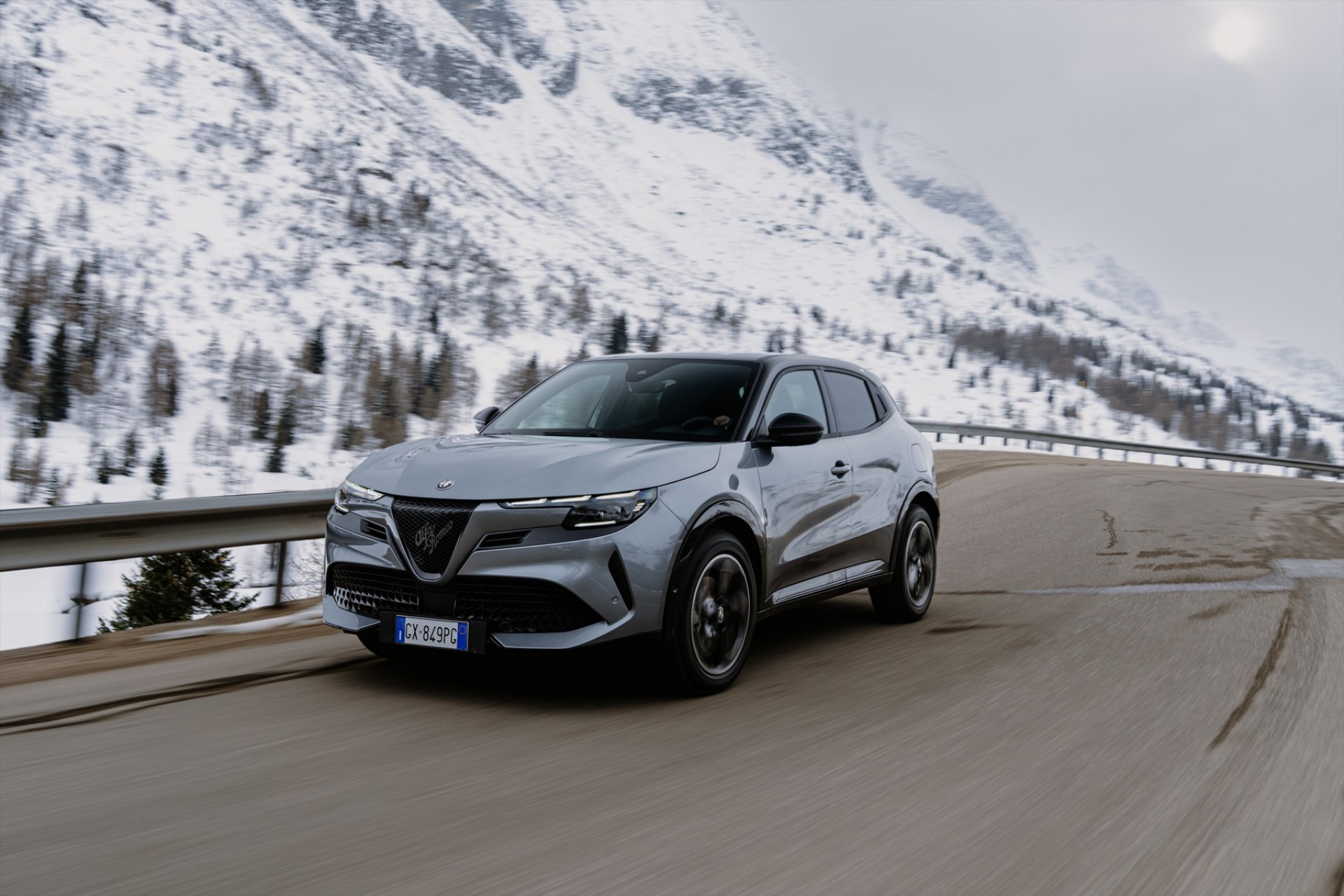 Στην Ελλάδα η τετρακίνητη Alfa Romeo Junior Ibrida Q4 – Τιμή