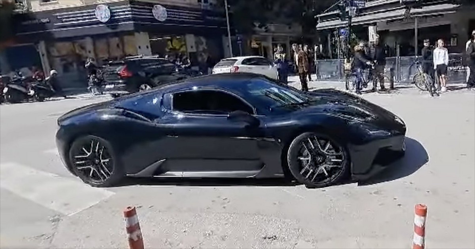 Ο ποδοσφαιριστής του Ολυμπιακού με τη Maserati των 300.000 €!