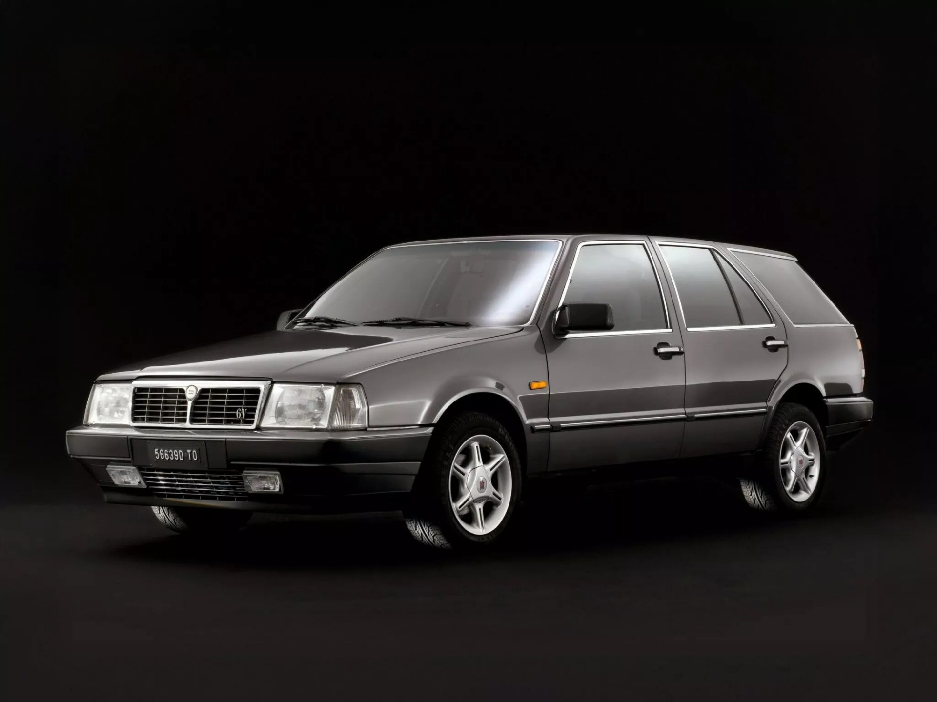 Πουλάνε Lancia Thema SW για 80.000 ευρώ - Τι το ιδιαίτερο έχει;