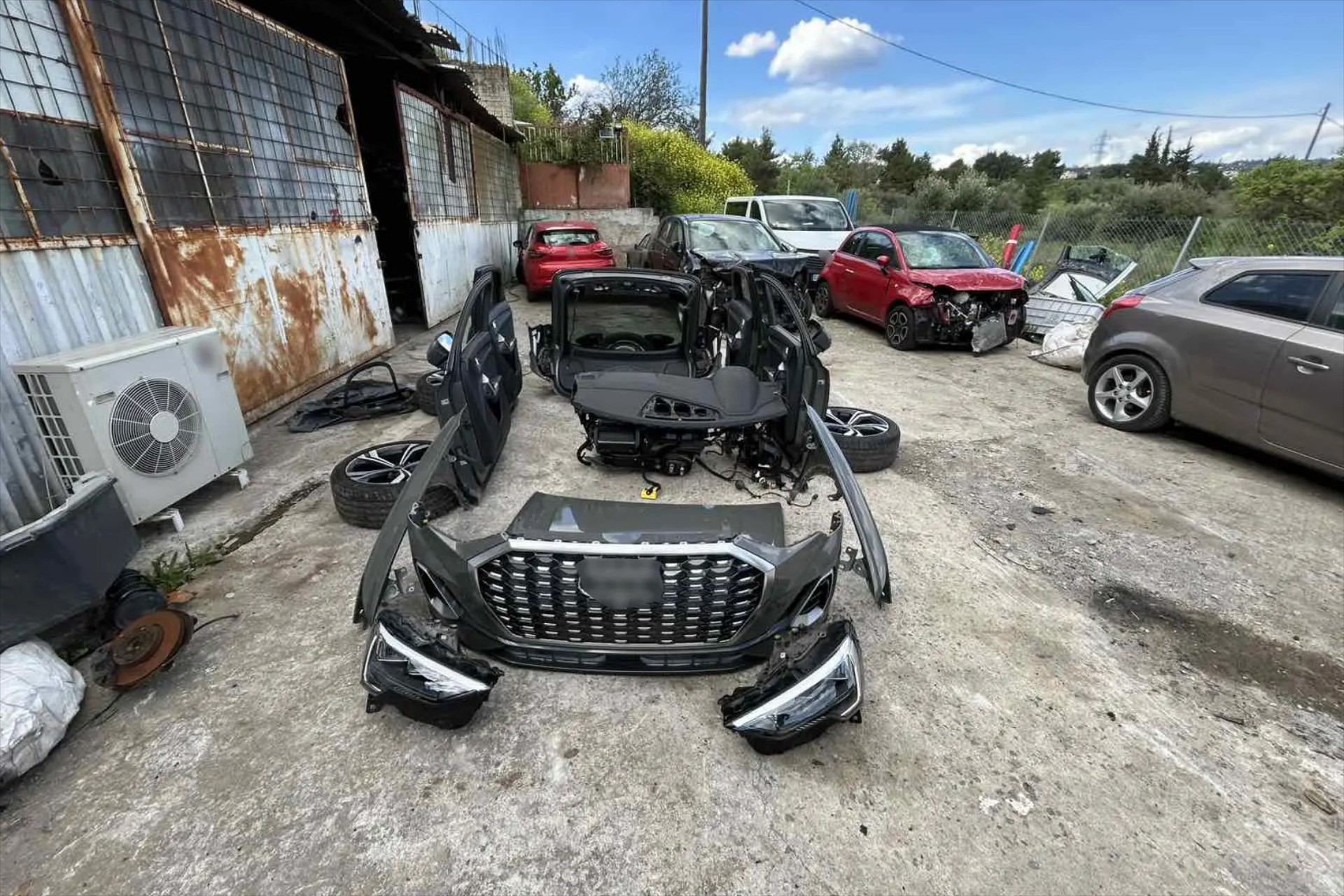 Ελλάδα: Βρήκαν τα 22 κλεμμένα Audi, BMW και Peugeot – Σε ποια περιοχή τα έκρυβαν [video] 