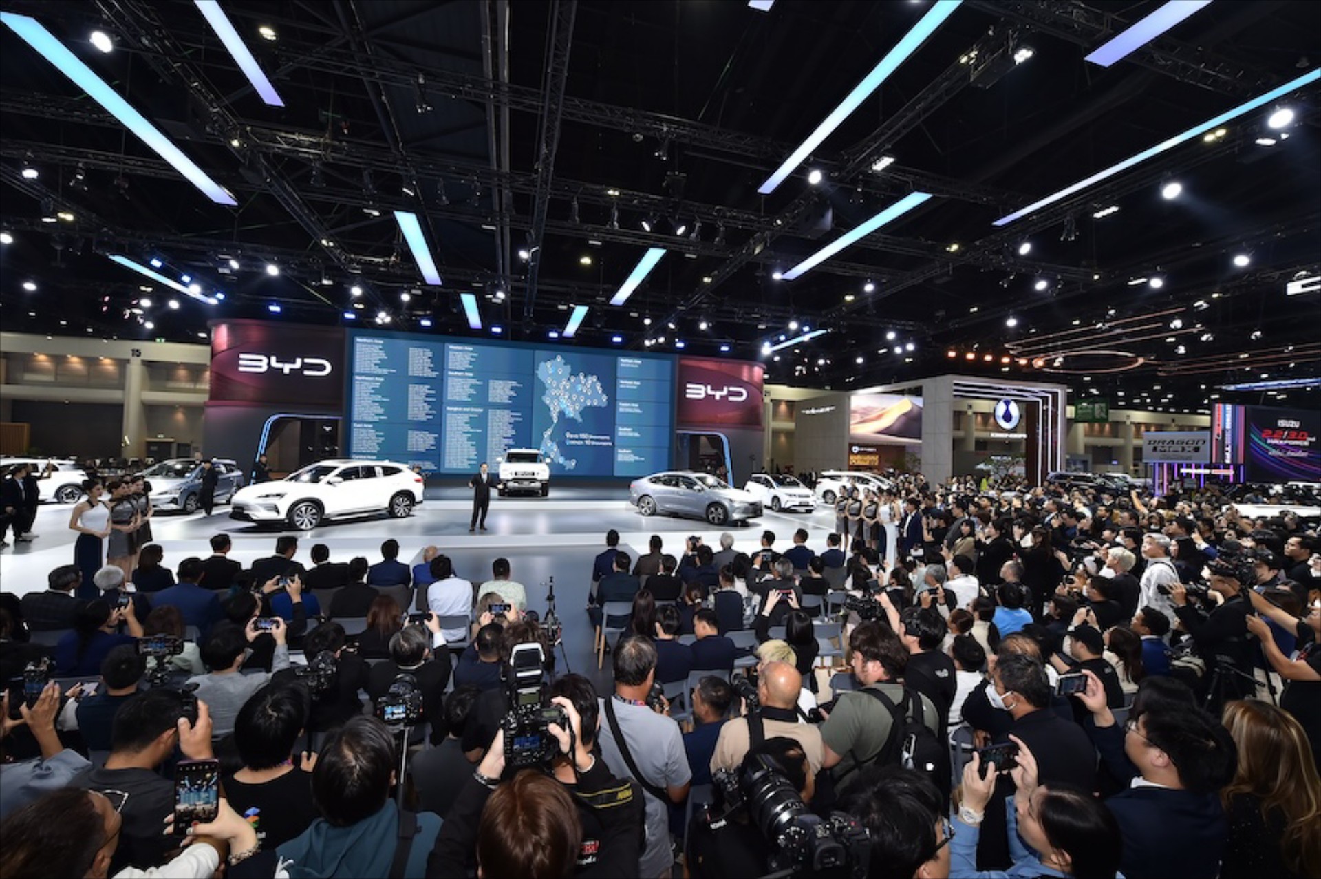 Η BYD ξεπέρασε σε πωλήσεις την Toyota – Η έκθεση που έγραψε ιστορία