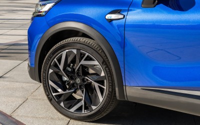Το υβριδικό SUV της Renault που κάνει 1.000 km - Καίει 4,6 lt στα 100 km